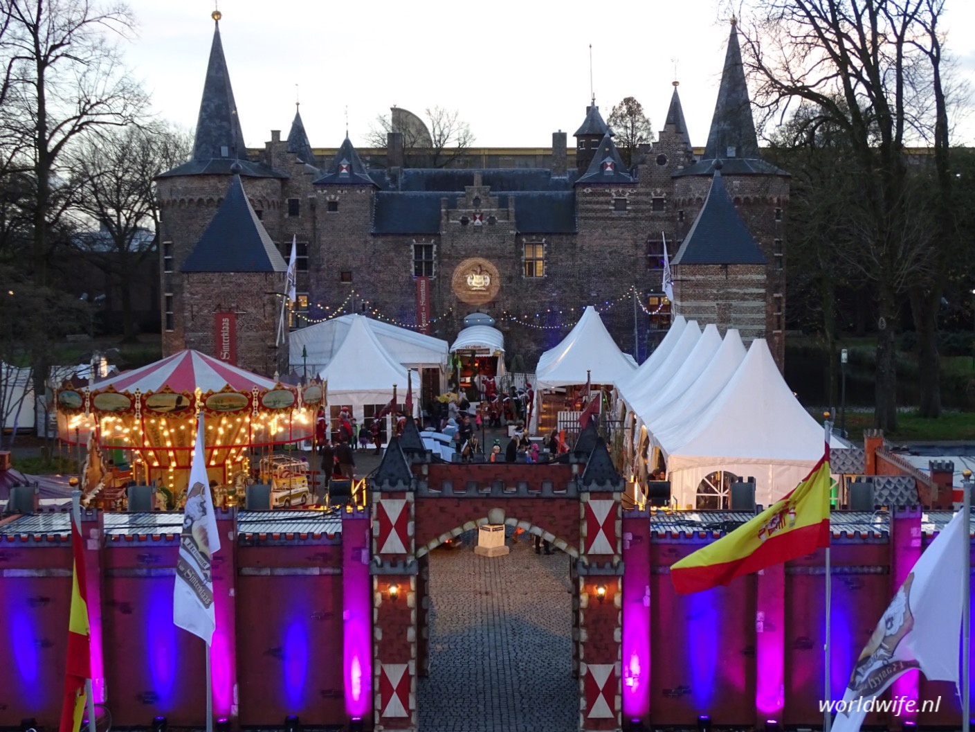 Wonderbaarlijk Het kasteel van Sinterklaas in Helmond - Worldwife HH-61