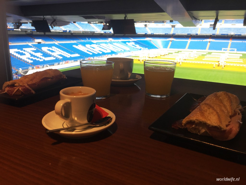 Real cafe Bernabeu, Av. de Concha Espina 1
