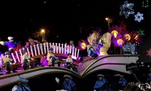 Los Reyes Magos - de optocht van de drie koningen in Barcelona. Dit is een van de vele tradities met kerstmis in Spanje.