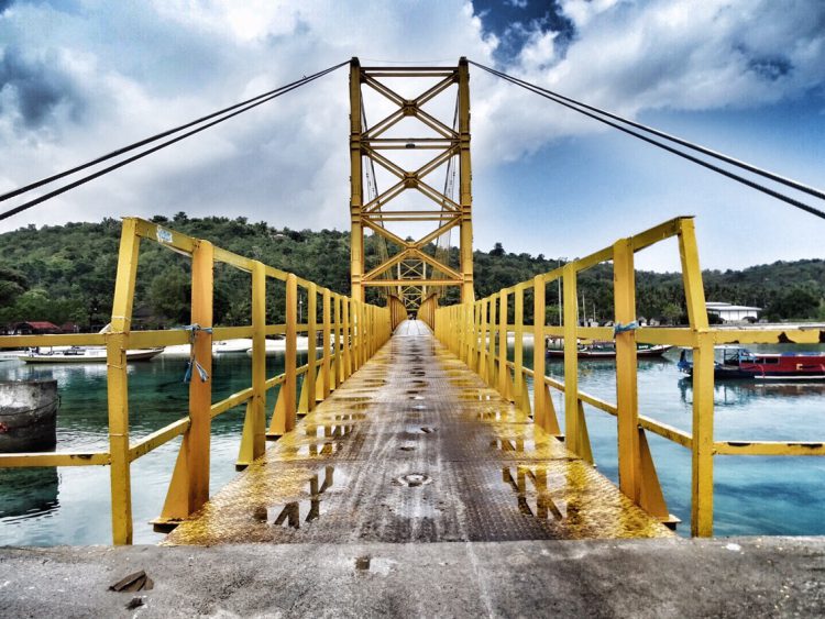 yellow bridge Nusa Lembongan