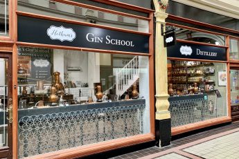 Maak je eigen gin bij Hotham's Gin School in Hull, Engeland