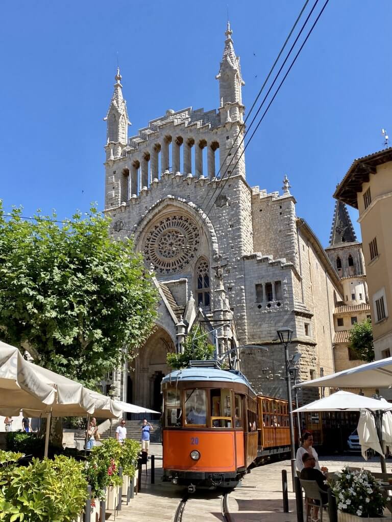 Met de trein van Palma de Mallorca naar Soller