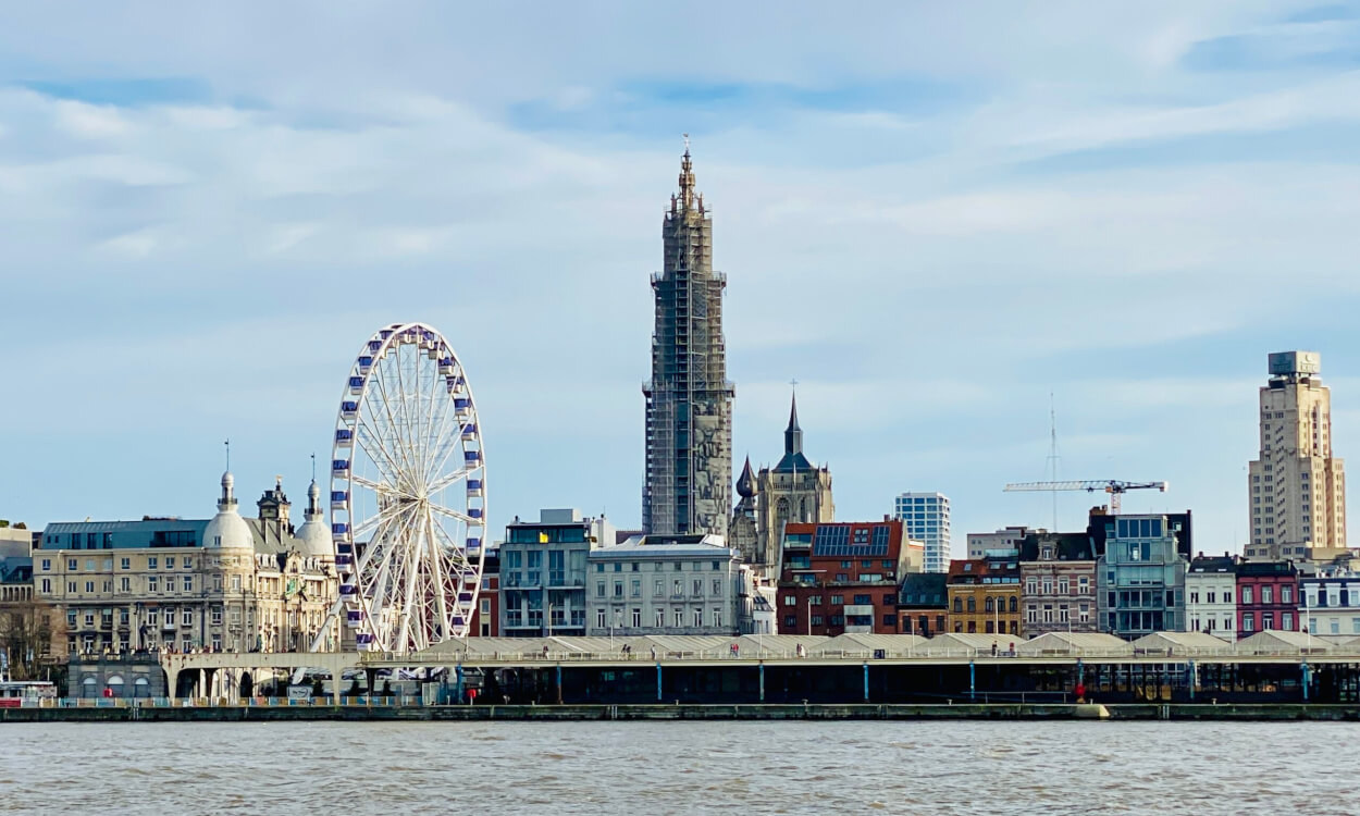 Skyline Antwerpen vanaf de Linkeroever