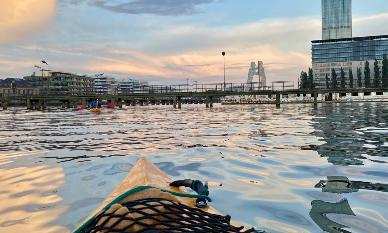 Kanoen of kajakken op de Spree in Berlijn