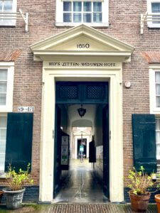 Karthuizerhof, het grootste hofje in de Jordaan, Amsterdam