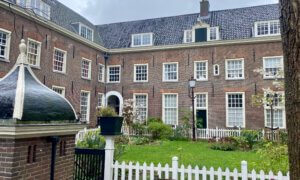 Een wandeling langs de mooiste hofjes in de Jordaan, Amsterdam