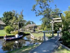 Dwarsgracht, het kleine zusje van Giethoorn