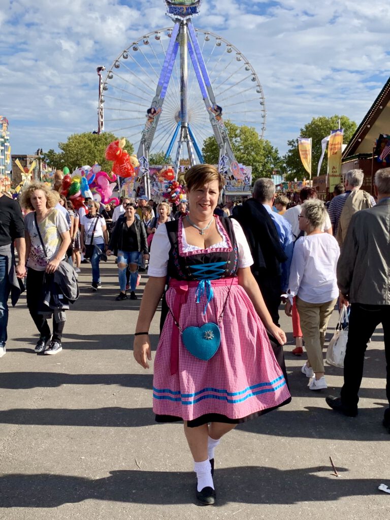 Zo strik je het schort van je dirndl -tips