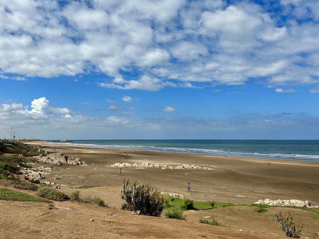 Het strand van Casablanca, een surfers hotspot