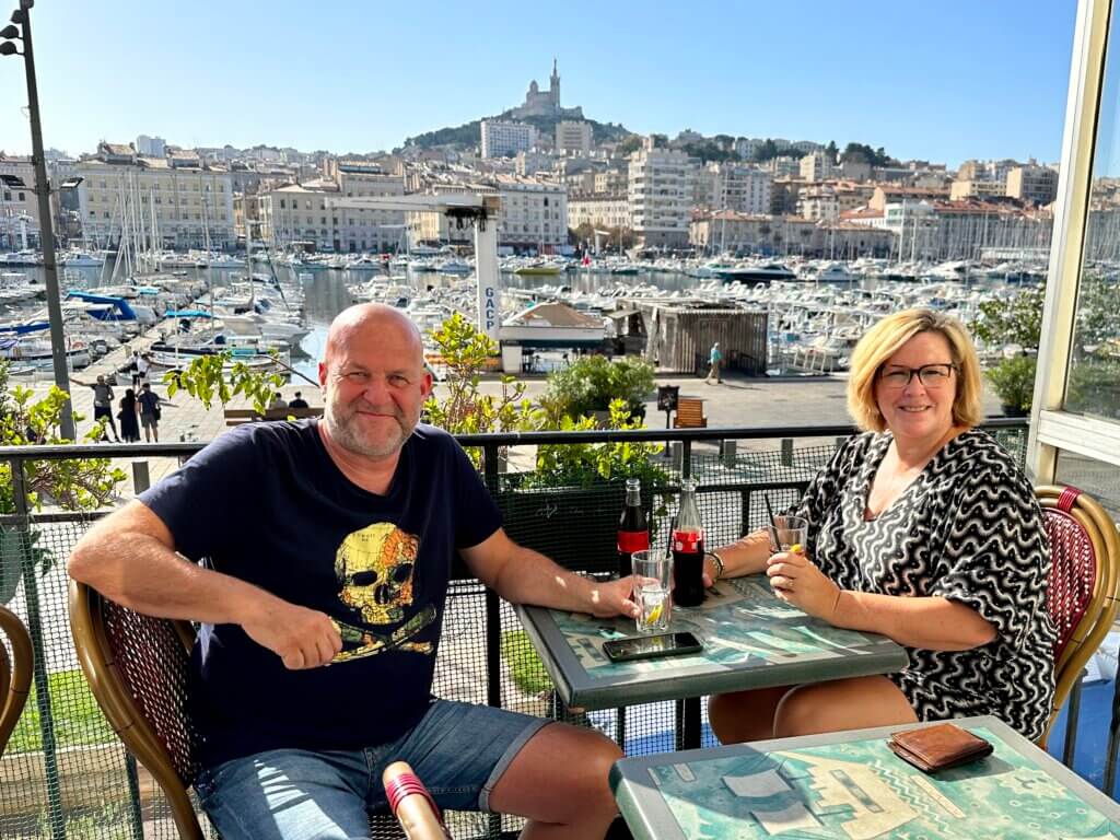 Doen in Marseille: eten met prachtig uitzicht bij la Caravelle in de oude haven.