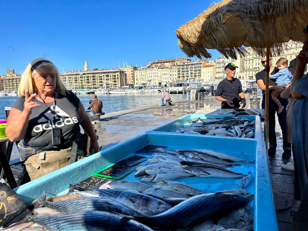 Quai des Belges is de vismarkt in de haven na Marseille.