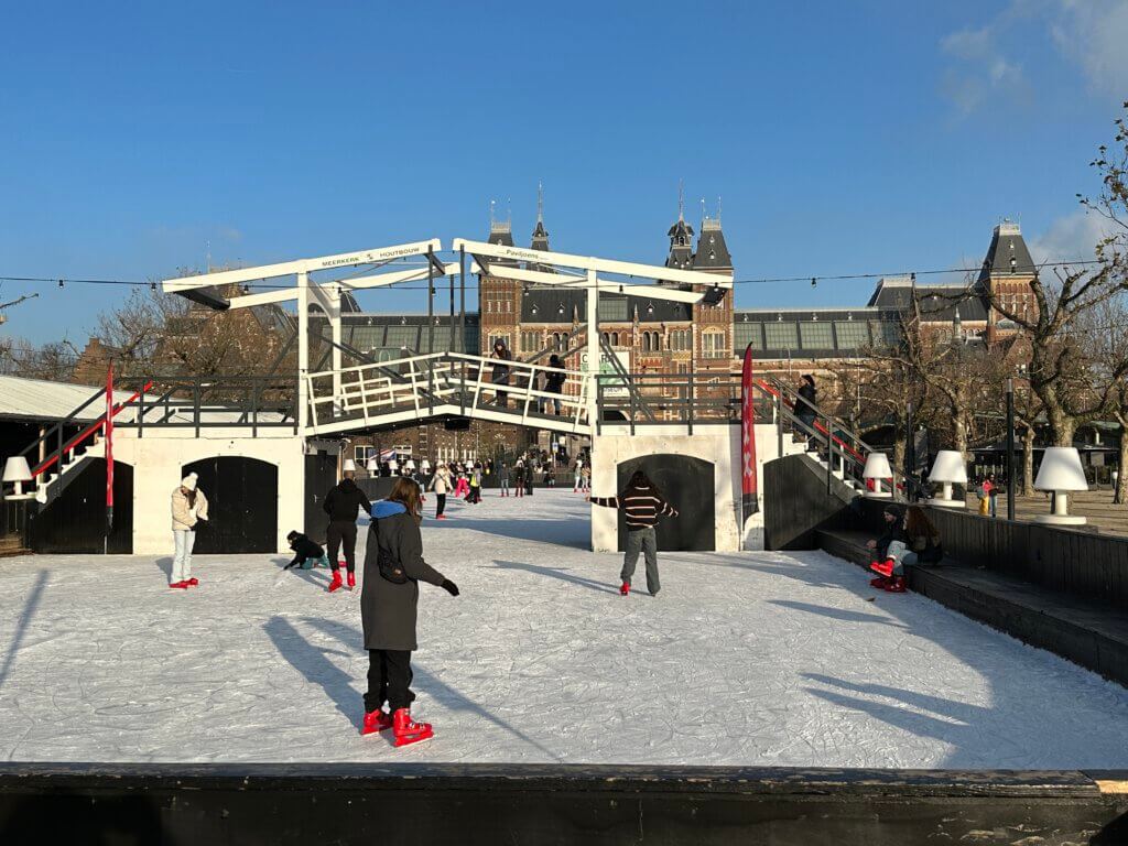 Schaatsen op het Museumplein in Amsterdam