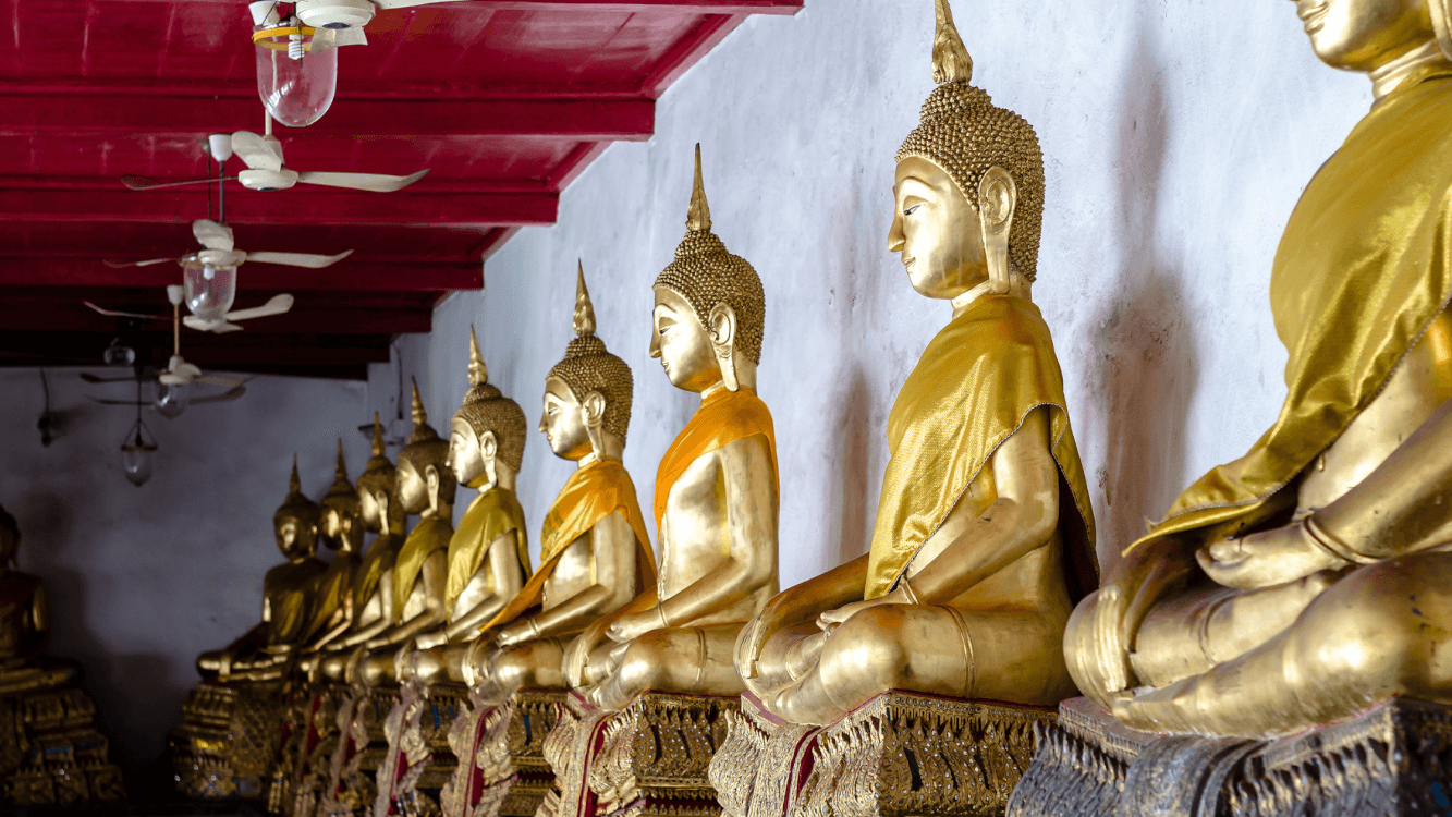 Doen in Bangkok: Mediteren in een Boedhistische tempel.