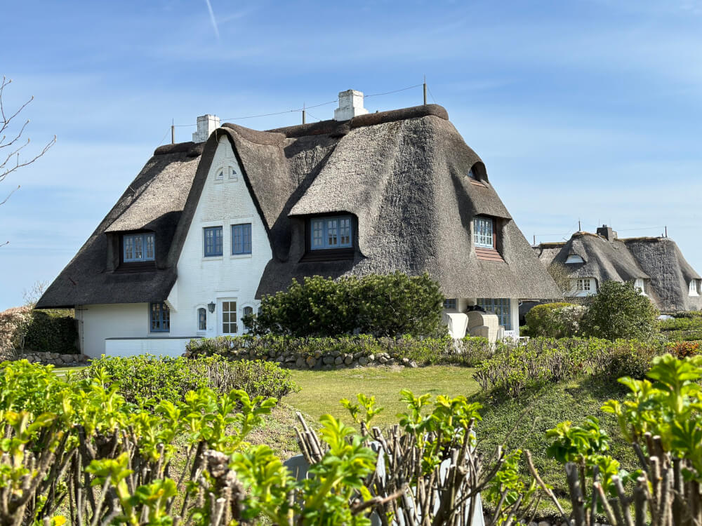 Prachtige huizen in Keitum op Sylt, Duitsland.