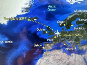 Met Icelandair van Amsterdam naar Keflavik.