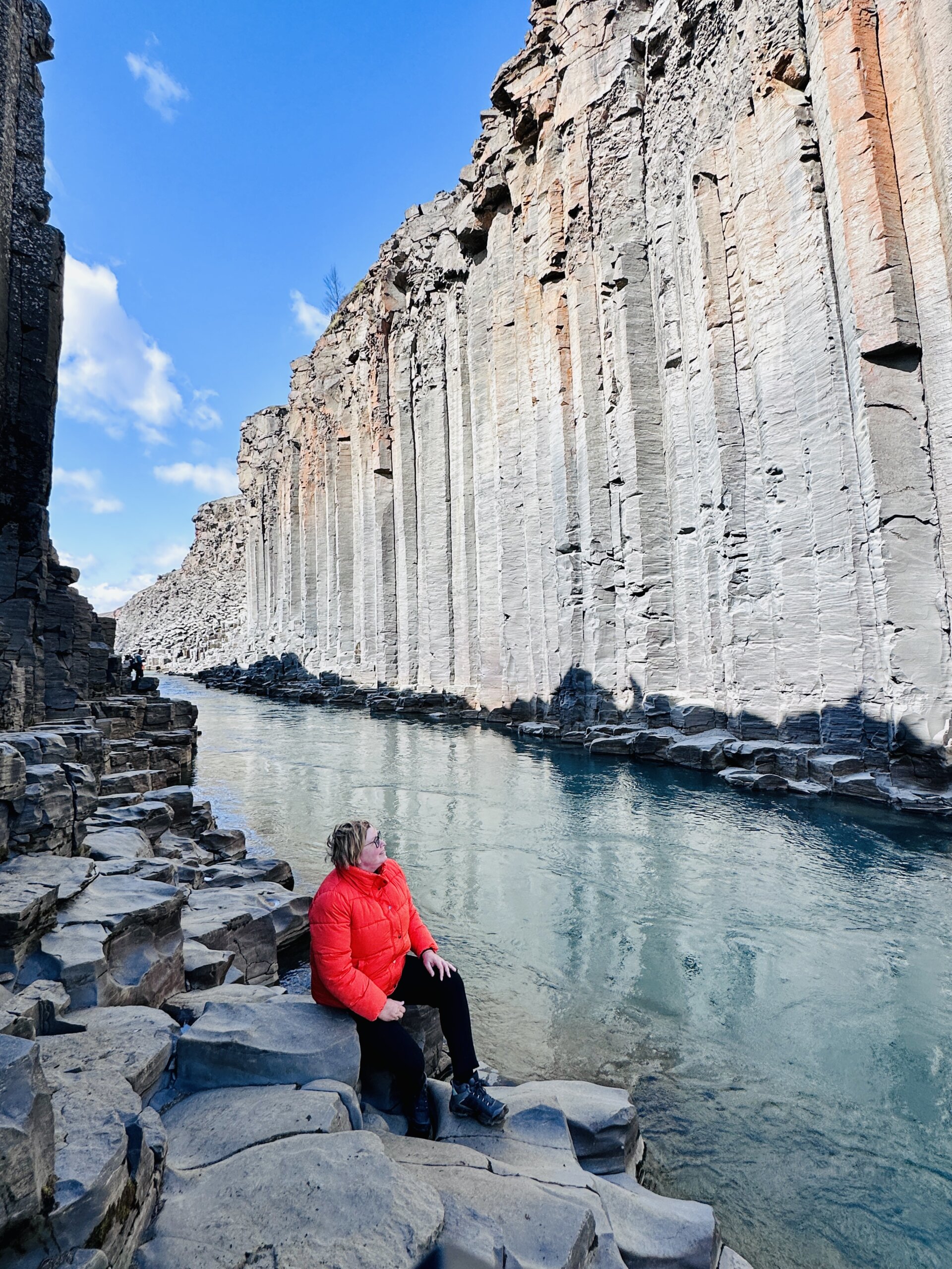 Studlagil canyon is een van de mooiste kloven in IJsland.