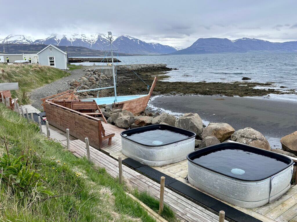 Hauganes hottubs.