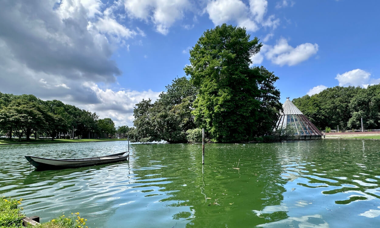 Een van de mooiste bezienswaardigheden in Helmond: stadswandelpark de Warande.