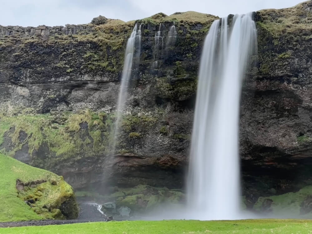 Seljalandsfoss, een van de mooiste watervallen in het zuiden van IJsland.