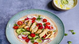 Recept voor Griekse wraps met zelfgemaakt tzatziki.