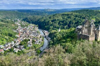 Doen in Vianden: stoeltjeslift en kasteel.