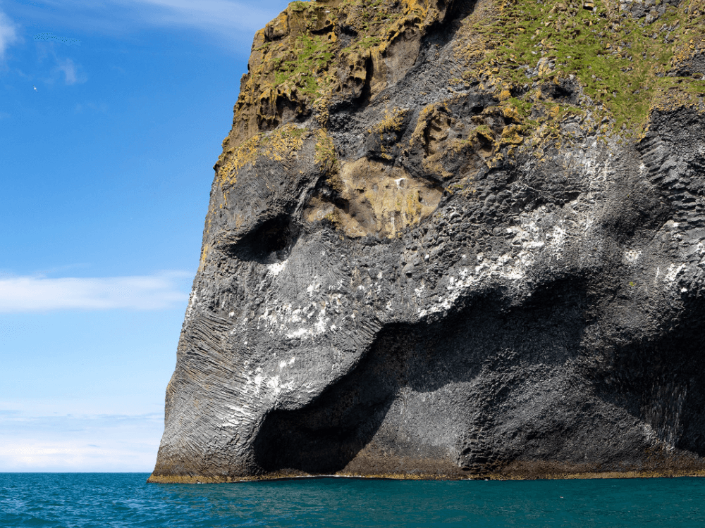 Een van de bezienswaardigheden Westmaneilanden: Elephant Rock.
