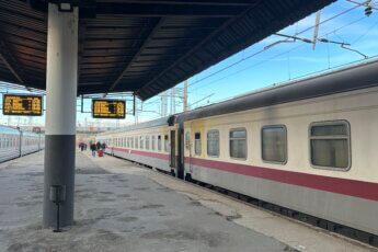Reizen met de trein in Georgië: van Kutaisi naar Tbilisi.