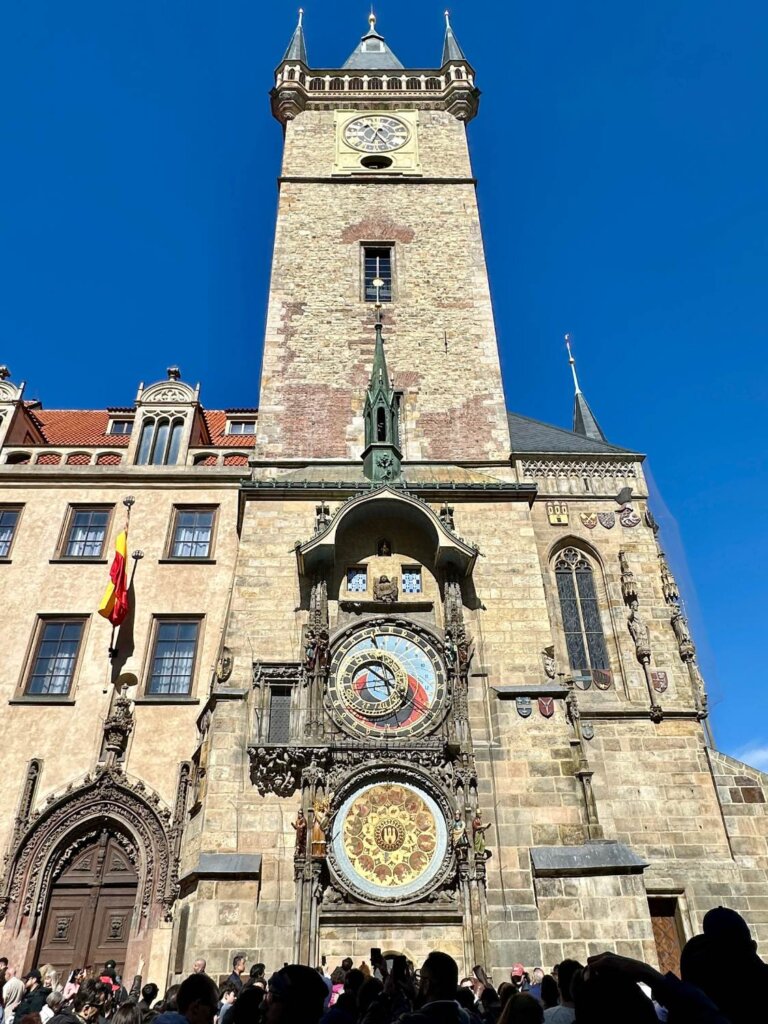 De astronomische klok is een van de bezienswaardigheden van Praag.
