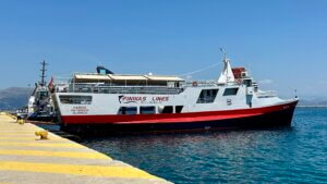 Zo reis je met de veerboot van Griekenland naar Albanië.