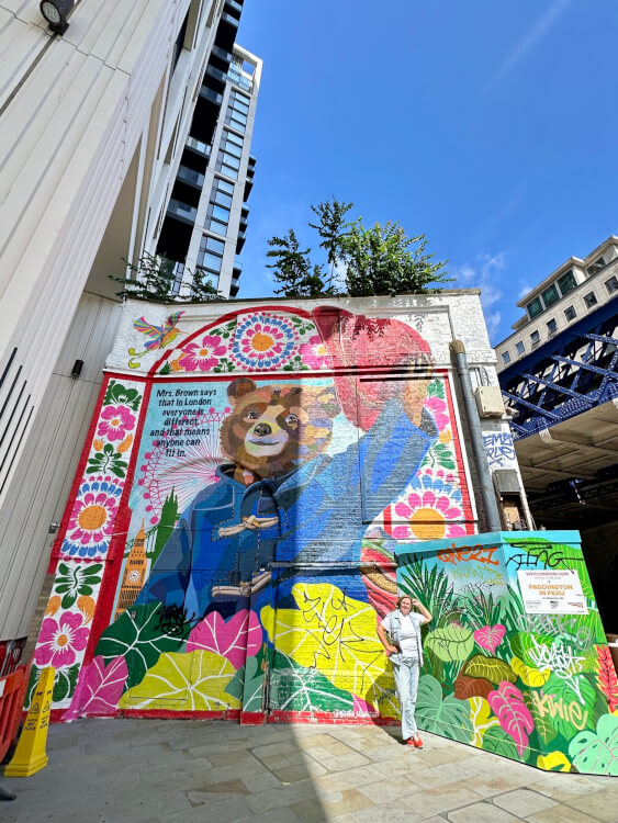 Muurschildering, oftewel mural, van Paddington in Londen. 