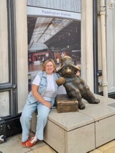 Beeld Paddington beer op perron 1 van Paddington Station in Londen.