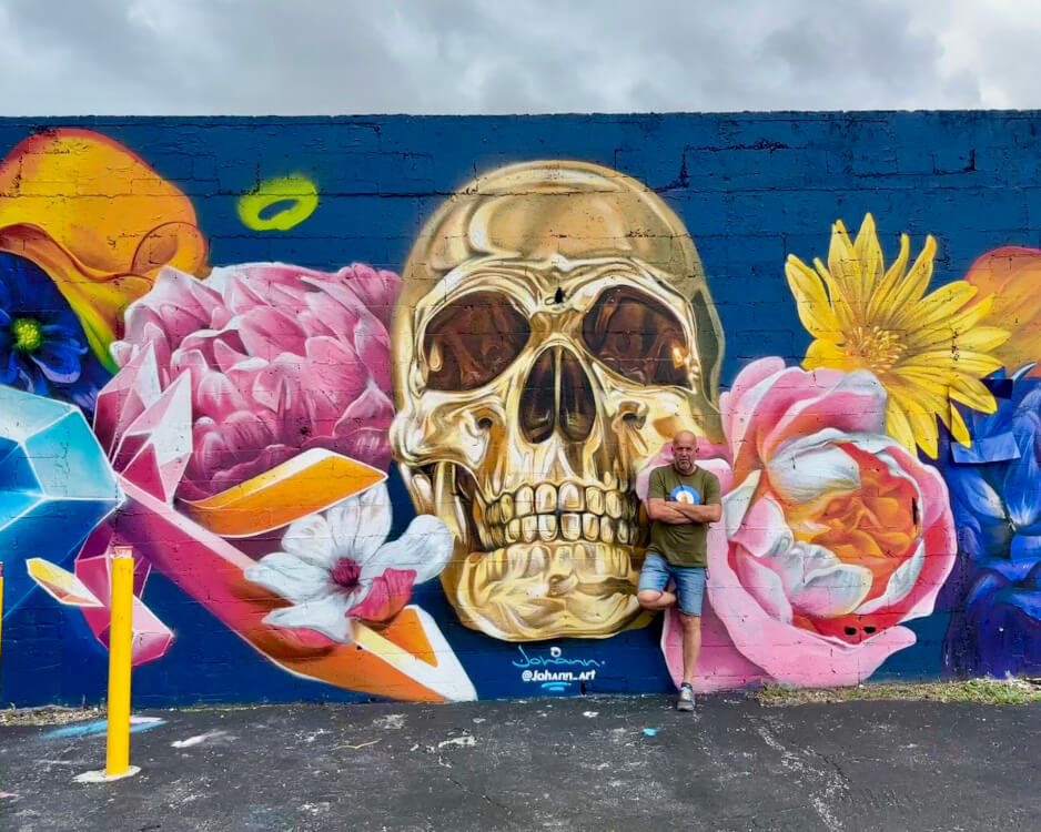 Street art op elke hoek van de straat in de wijk Wynwood in Miami.