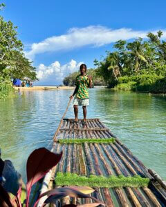 Doen in Ocho Rios: bamboo raften op de White River.
